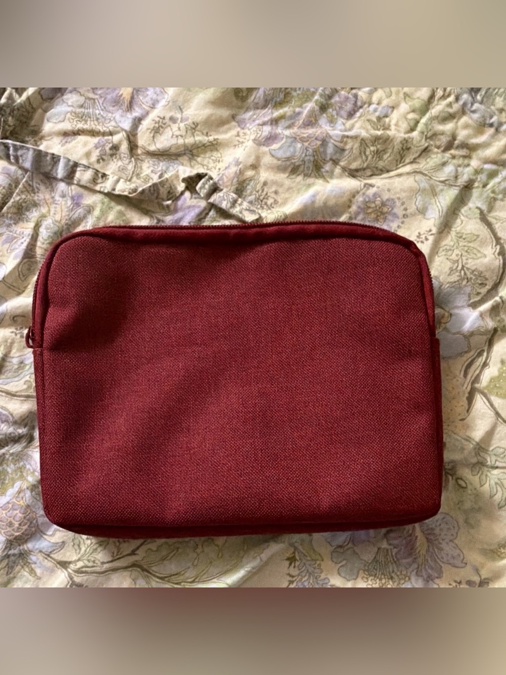 Salvatore Ferragamo Men's Wine Red Travel Pouch
NWT - Picture 7 of 7